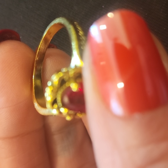Ruby set in gold, not marked - Picture 2 of 2